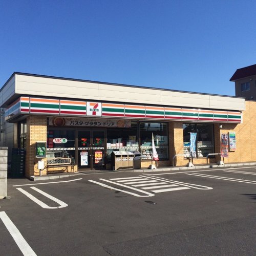 コンビニ　セブンイレブン 函館人見町店（コンビニ）まで232m