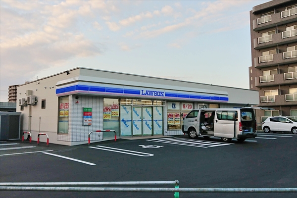 コンビニ　ローソン厚別駅前店（コンビニ）まで460m