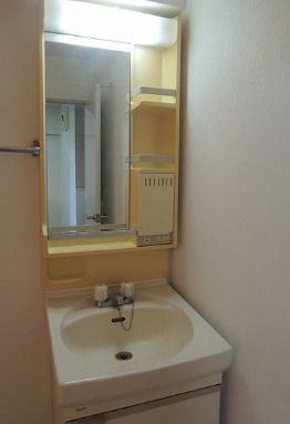 洗面設備　コンパクトで使いやすい洗面所