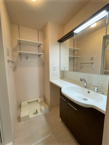 洗面設備　写真は別のお部屋です。※現況優先