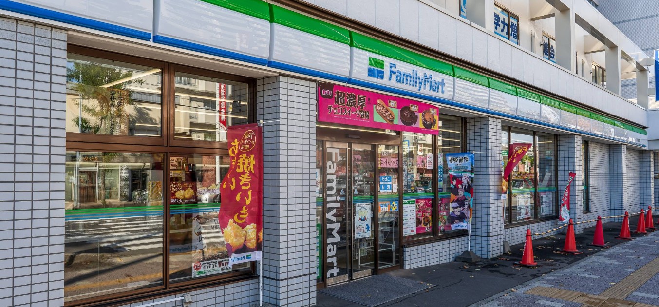 コンビニ　ファミリーマート東札幌店（コンビニ）まで155m