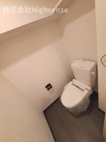 トイレ　落ち着いた色調のトイレです