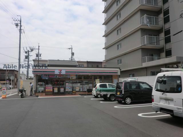 コンビニ　セブンイレブン鈴鹿白子駅前店（コンビニ）まで1041m
