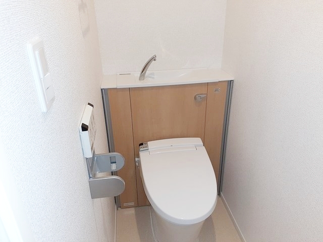 トイレ　落ち着いた色調のトイレです♪