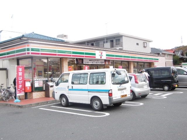 コンビニ　セブンイレブン八王子松木北店（コンビニ）まで400m