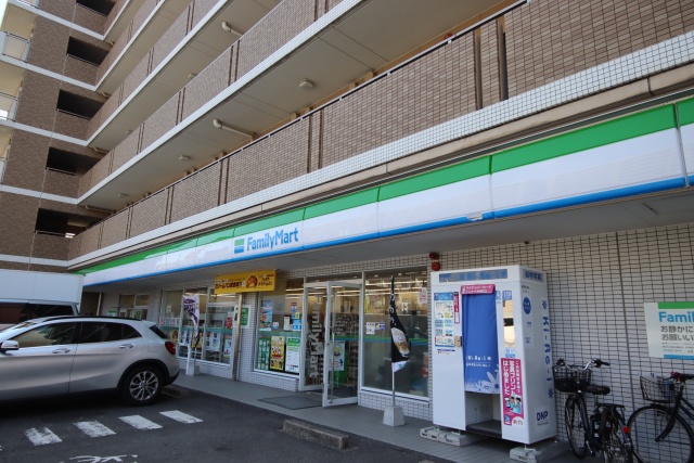 コンビニ　ファミリーマート 鏡池通店（コンビニ）まで579m