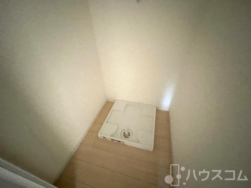 その他設備　扉の付いた洗濯機置場ですので見た目もＧＯＯＤですね＾＾