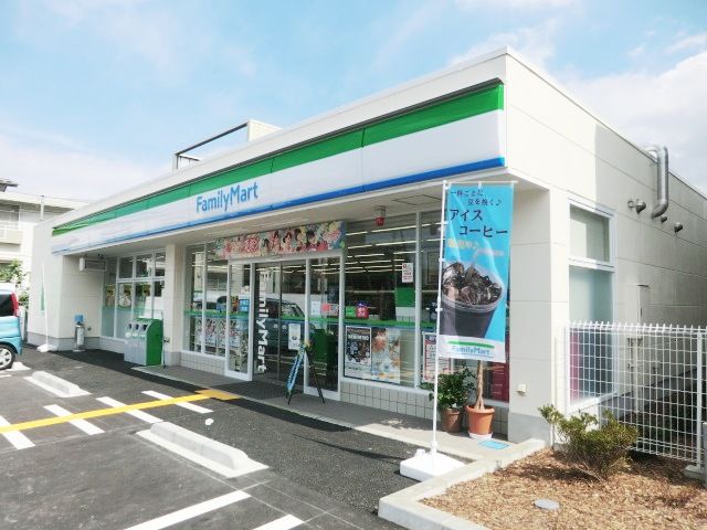 コンビニ　ファミリーマート さいたま太田窪店（コンビニ）まで100m
