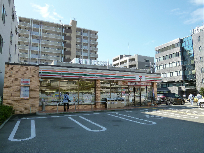 コンビニ　セブンイレブン吹田垂水町3丁目店（コンビニ）まで266m