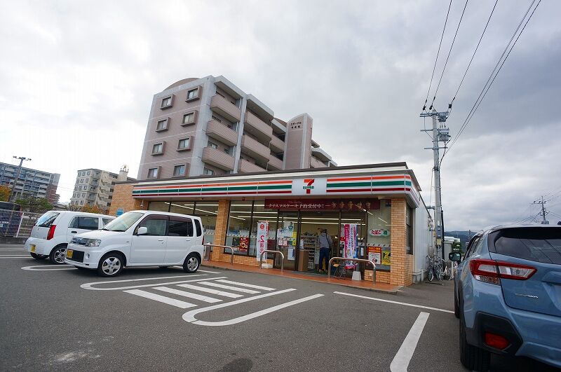 コンビニ　セブンイレブン那珂川松木2丁目店（コンビニ）まで380m