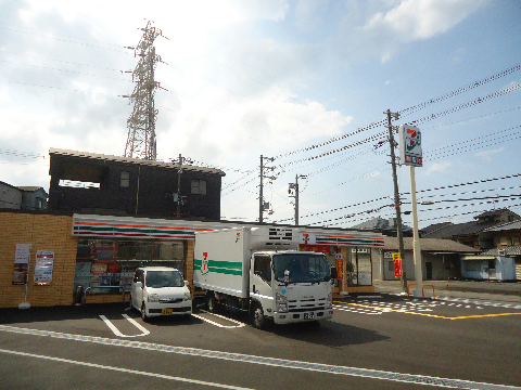 コンビニ　セブンイレブン 枚方田口4丁目店（コンビニ）まで302m