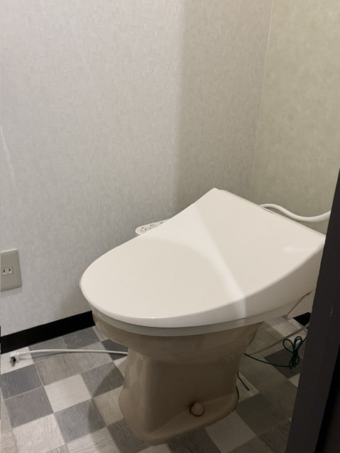 トイレ　シャワートイレ付