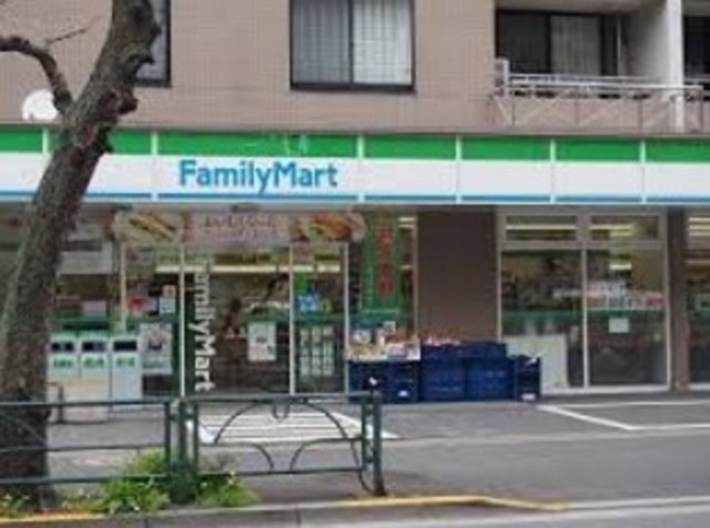 コンビニ　ファミリーマート杉並高円寺北店（コンビニ）まで322m