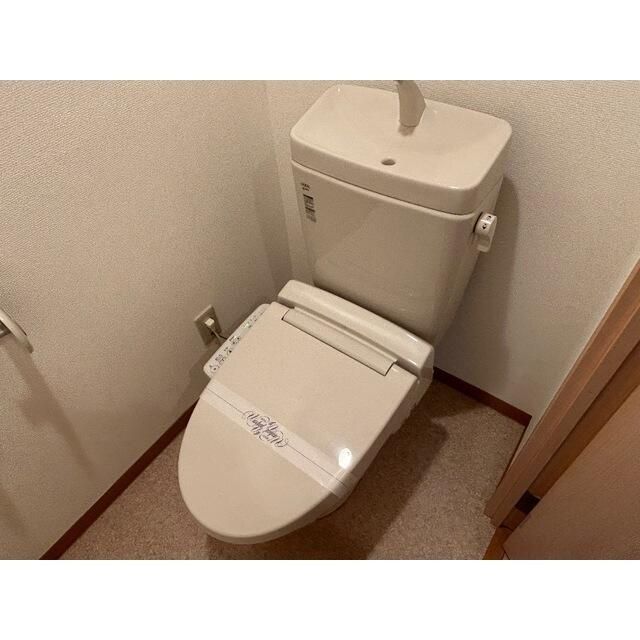 ＪＲ京浜東北線 川口駅 徒歩13分 4階建 築13年のトイレ写真