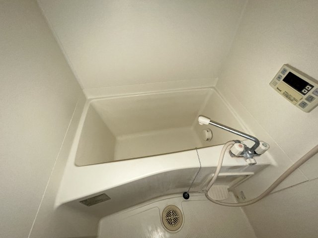 バス・シャワールーム　コンパクトで使いやすいお風呂です