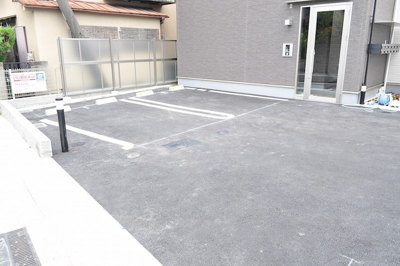 駐車場　お車をお持ちの方に。駐車場もございます。