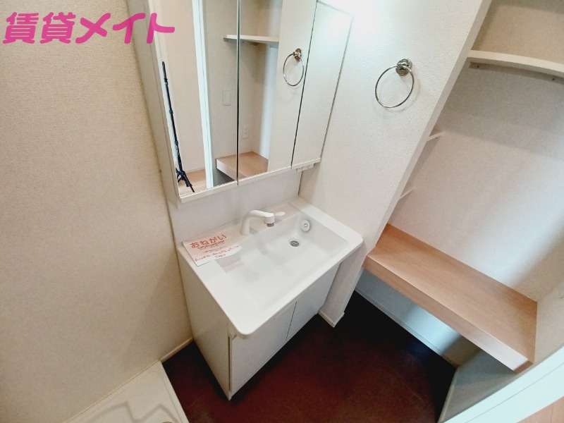 洗面設備　同型参考写真