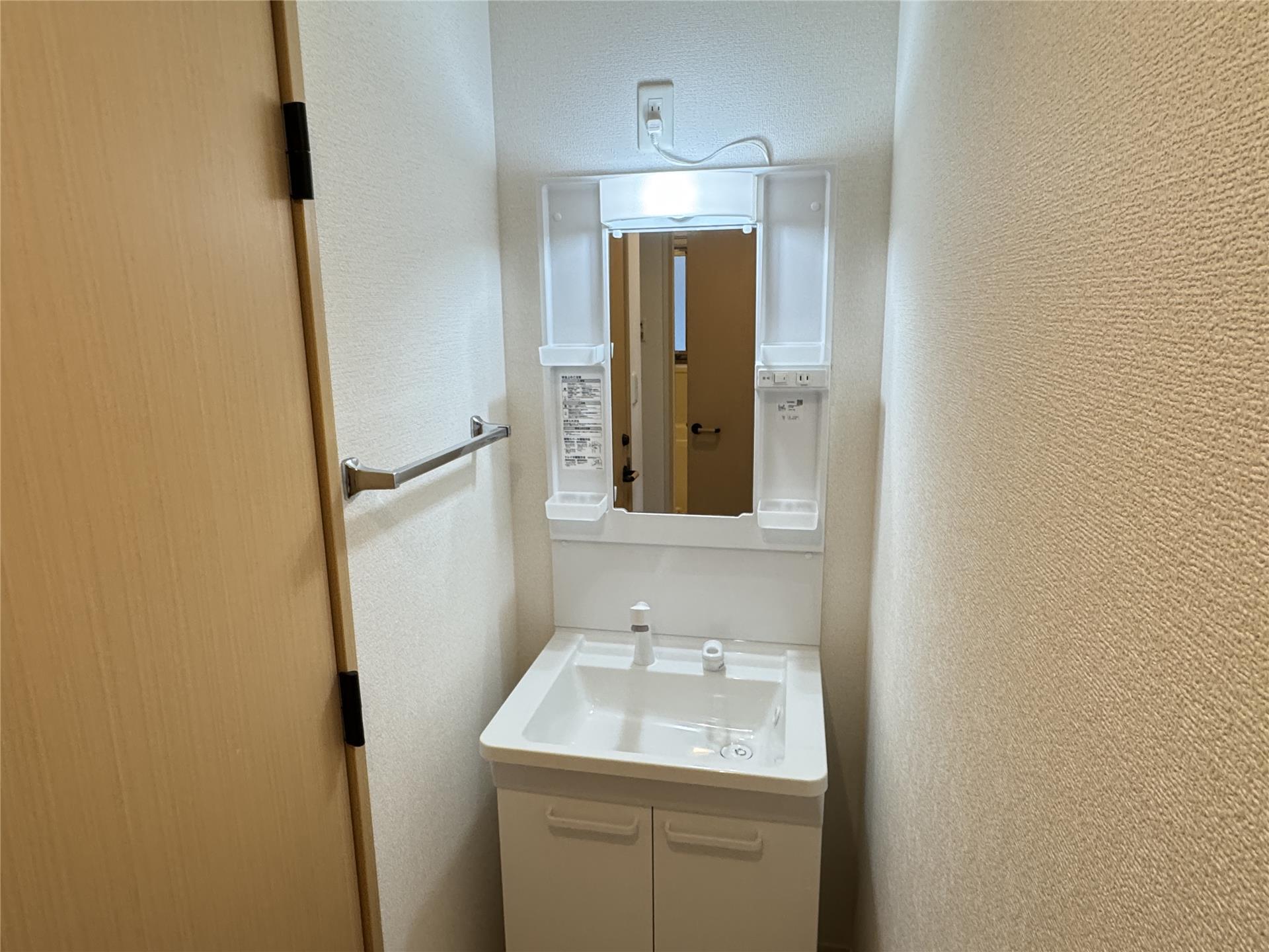 洗面設備　身支度に便利な洗面化粧台があります☆