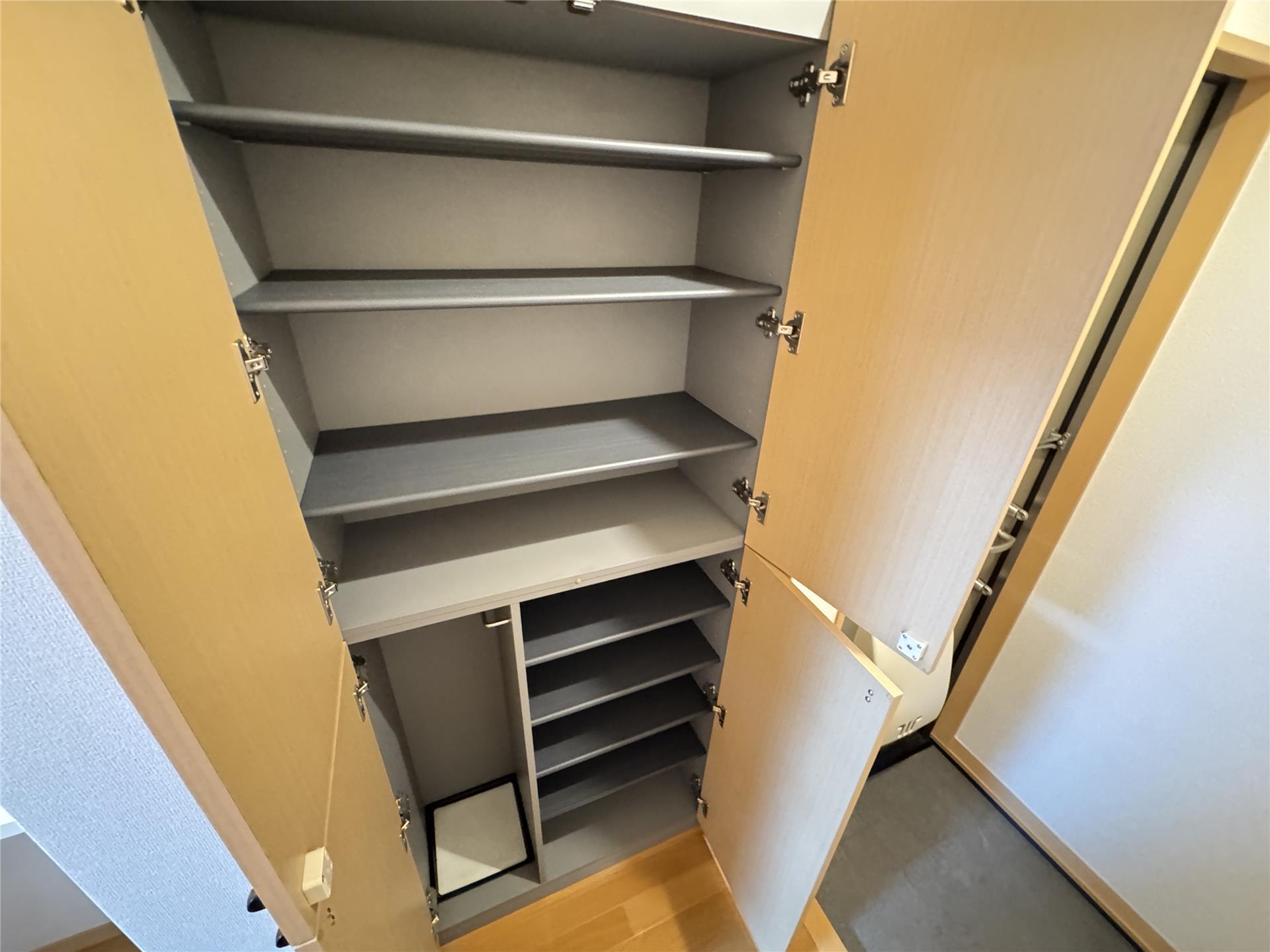 玄関　大容量のシューズBOX有！安心のＷロックです！