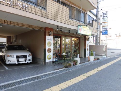 飲食店　トレーフル（飲食店）まで700m