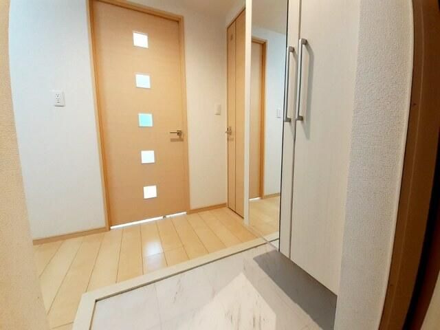 西武新宿線 狭山市駅 徒歩6分 3階建 築13年の玄関写真