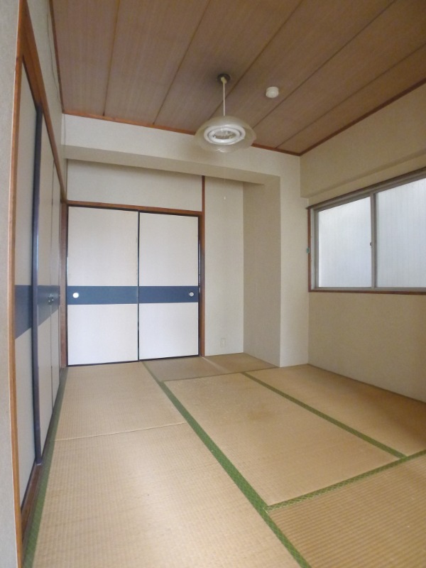 地下鉄名城線 金山駅 徒歩3分 5階建 築47年の居間写真