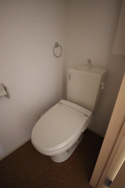 トイレ　写真は同型タイプです。