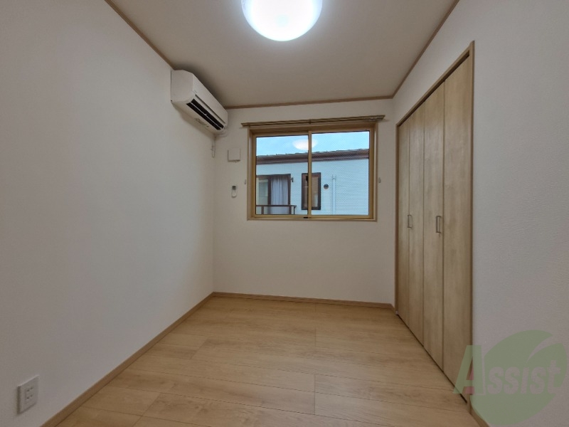その他部屋・スペース　寝室になりそうな洋室です。シンプルで落ち着きますね。