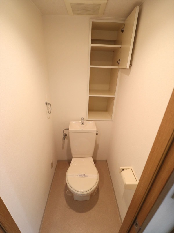 北大阪急行 緑地公園駅 徒歩8分 4階建 築30年のトイレ写真