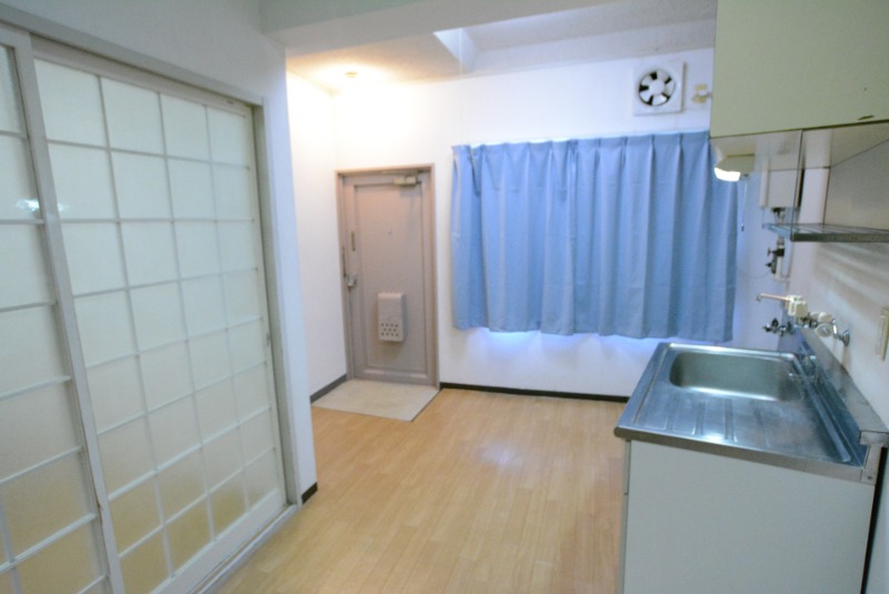 観音寺マンションの居間写真