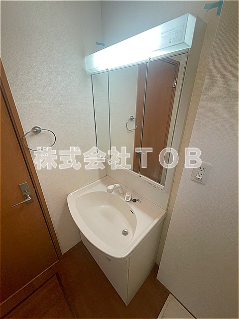 洗面設備　3面鏡　シャンプードレッサー※クリーニング中の写真※