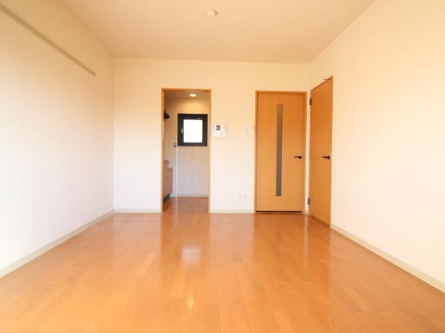 シャルム南流山弐番館の居間写真