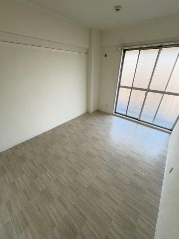 その他部屋・スペース　広くて明るい寝室