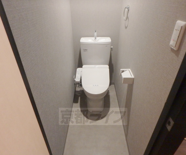 トイレ　ウォシュレット機能付きトイレです。