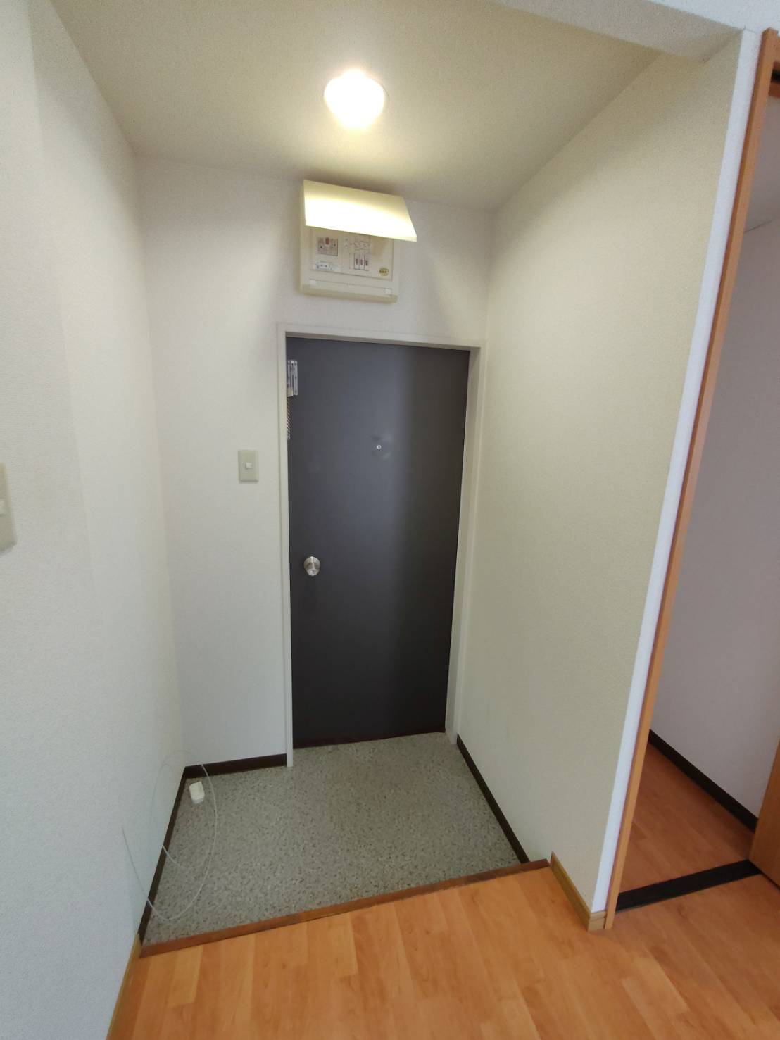 ＪＲ東海道本線 三ノ宮駅 徒歩7分 5階建 築58年の玄関写真