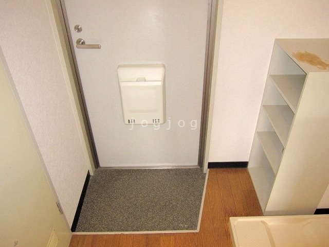 玄関　同間取別号室の写真となります。