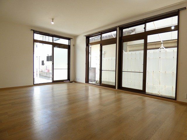 ＪＲ山陽本線 東加古川駅 徒歩16分 2階建 築33年の居間写真