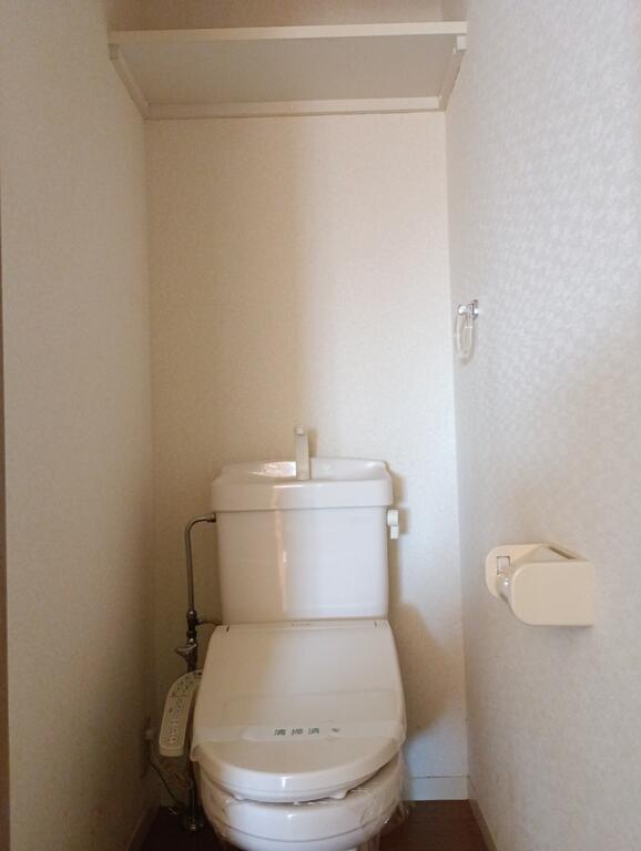 トイレ　温水洗浄暖房便座　棚もあります