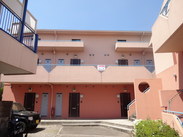 建物外観　明るい外観です♪