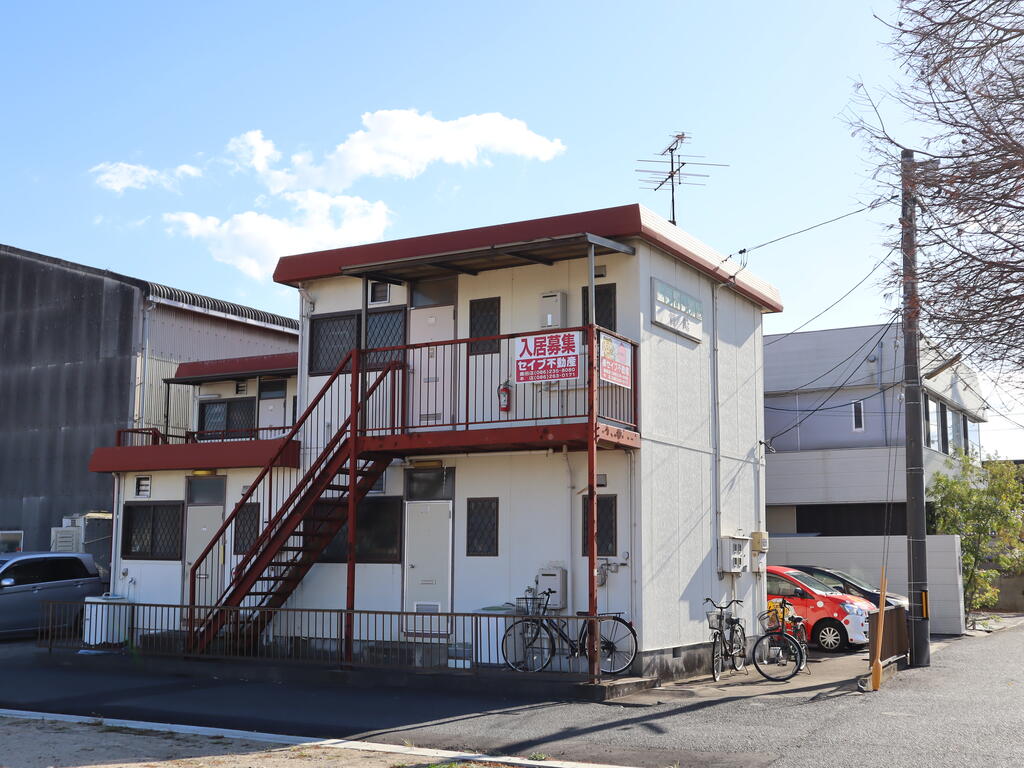 岡山市南区浦安本町のアパートの建物外観