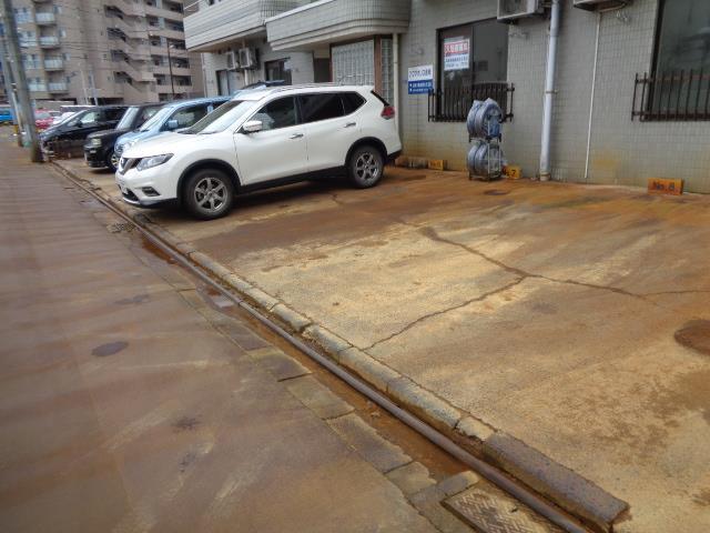 【アクアポリス長岡の駐車場】