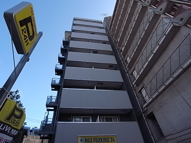 尼崎市建家町のマンションの建物外観