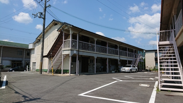 【京都市右京区梅津罧原町のアパートの駐車場】