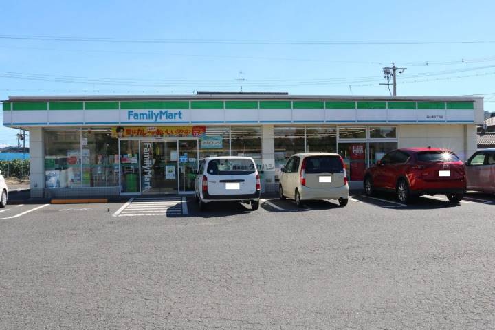 コンビニ　ファミリーマート（コンビニ）まで412m