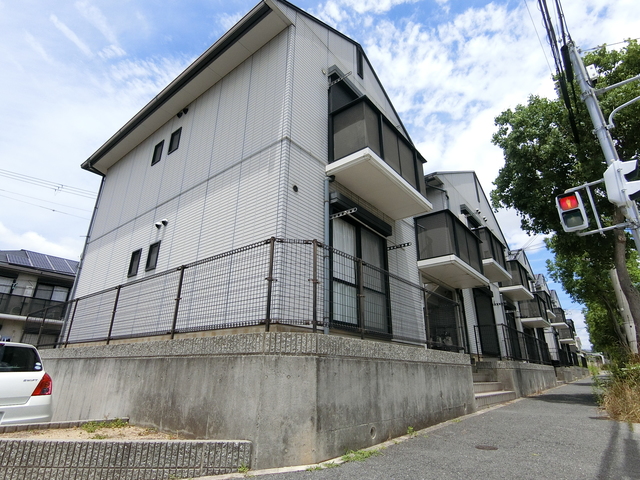 神戸市須磨区多井畑南町のアパートの建物外観