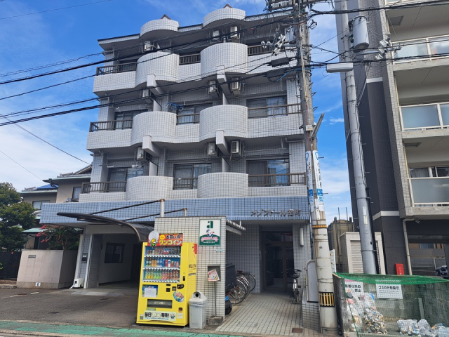 松山市室町のマンションの建物外観