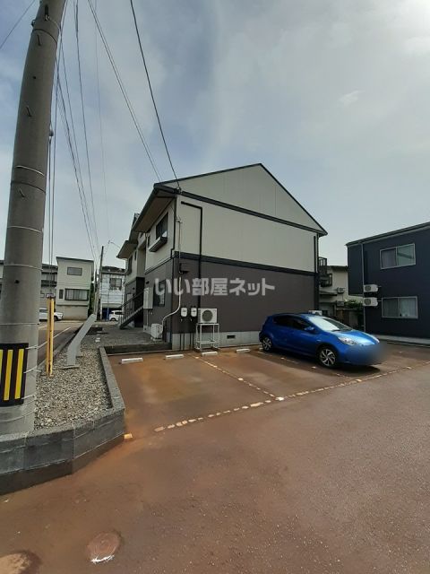 【シャルマン城東IIの駐車場】