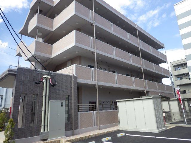 富山市神通本町のマンションの建物外観