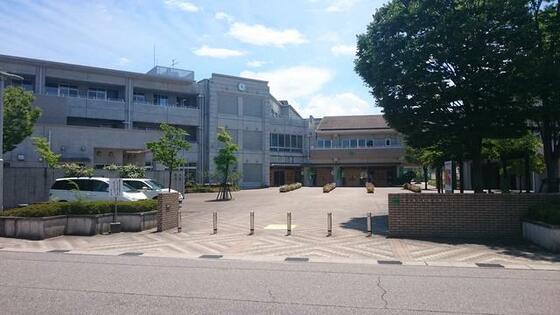 【シャトレー根塚の小学校】