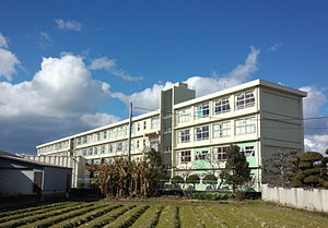 【プリ・メゾン東加古川駅前の中学校】